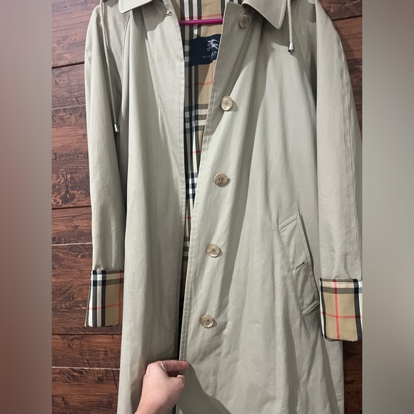 Stunning Burberry trench coat in a size 8 - Picture 5 of 5
